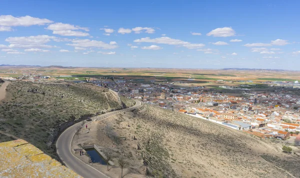 전통적인 풍차의 차입니다 톨레도 곡물을 위하여 Spain Windmills — 스톡 사진