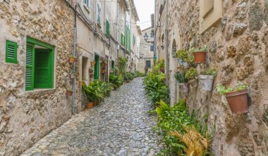 Tatil, Valldemossa geleneksel çiçek dekorasyonu, ünlü eski Akdeniz Köyü Mayorka ile sokakta güzel. Balear adaya Mallorca, İspanya