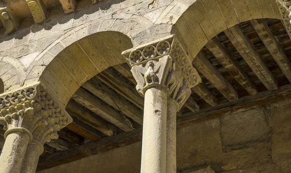 Bogen Met Hoofdsteden Steen Stad Segovia Beroemd Zijn Romeinse Aquaduct — Stockfoto