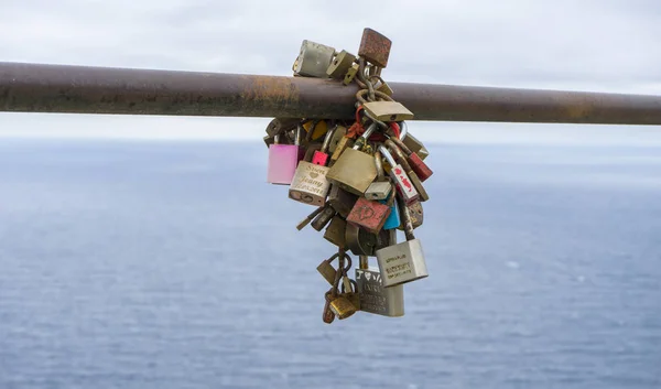 Liefde Hangsloten Weids Uitzicht Van Cape Formentor Gezichtspunt Met Wazig — Stockfoto