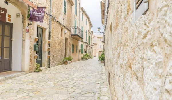 Beautiful Street Valldemossa Traditional Flower Decoration Famous Old Mediterranean Village — Stock Photo, Image