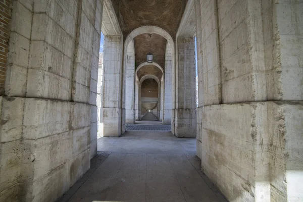 Passagem Arcos Antigos Arquitetura Uma Vista Palácio Aranjuez Museu Hoje — Fotografia de Stock