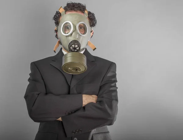 Portrét Muže Podnikání Plynovou Masku Šedé Pozadí — Stock fotografie