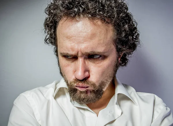Cara Triste Homem Com Expressão Intensa Camisa Branca — Fotografia de Stock