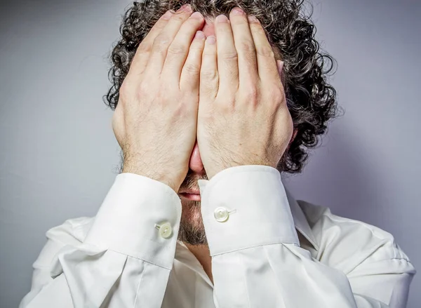 Preocupación Por Futuro Hombre Con Expresión Intensa Camisa Blanca —  Fotos de Stock