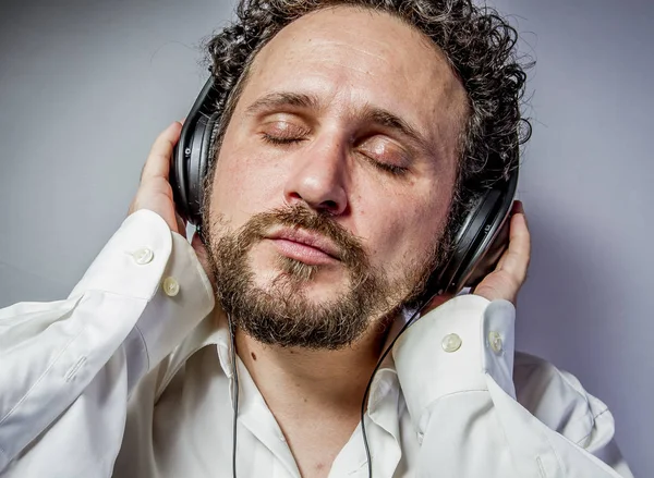 Música Clássica Homem Com Expressão Intensa Camisa Branca — Fotografia de Stock