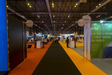 Madrid, İspanya. 25 Nisan 2018.Omexpo 2018 Fuarı, pazarlama dijital düzenlenen Madrid IFEMA pavyonlar