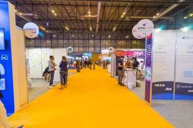 Madrid, İspanya. 25 Nisan 2018.Omexpo 2018 Fuarı, pazarlama dijital düzenlenen Madrid IFEMA pavyonlar