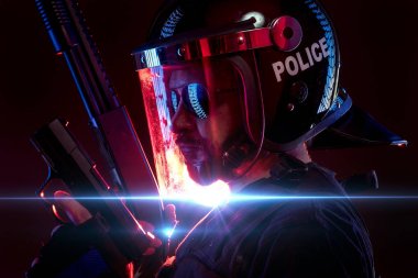 Polis için anti-isyan, hukuk enforcer koruyucu Tekdüzen hazır siyah izole topluluğu kontrol etmek için Tam ekipmanlı