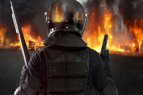 Burning Barricades Policeman Full Equipment Riot Law Enforcer Protective Uniform — Stock Photo, Image