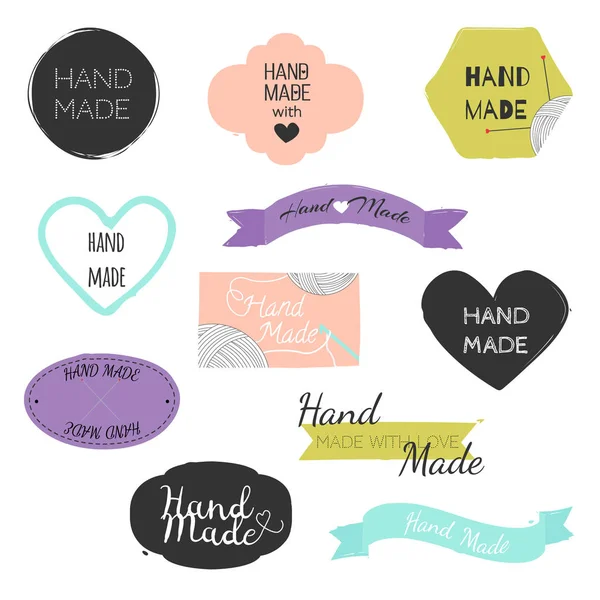 Conjunto de formas dibujadas a mano en diferentes colores con letras "Handmade". Corazones, pancartas, círculos y cintas, etc. . — Vector de stock