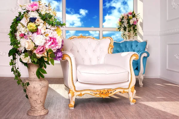 Blue and white armchairs is in the room near window — Stock Photo, Image
