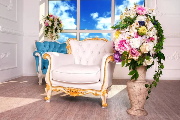 Blue and white armchairs is in the room near window — Stock Photo, Image