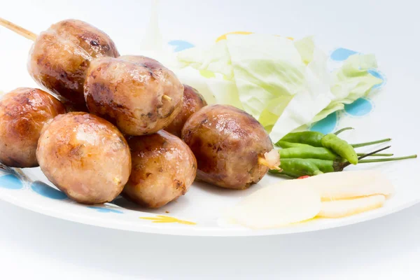 Sai Aua (Notrhern Thaise pittige worst), gegrilde worstjes op een dis — Stockfoto