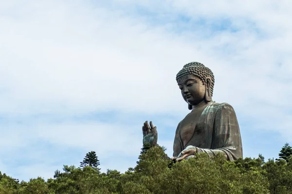 HONG KONG - July 7 th 2017 : Tian Tan Buddha , Big Budda , peopl — Stock Photo, Image