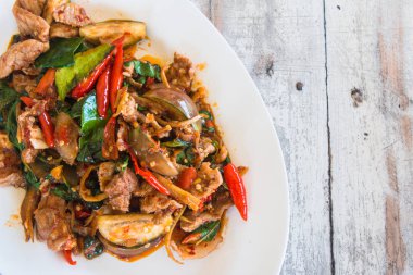 Woode üzerinde kızarmış yaban domuzu kırmızı köri, Tayland gıda kavramı, ile karıştırın