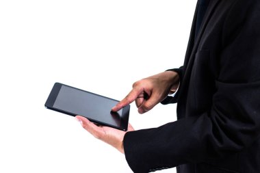 Dijital tablet ile beyaz arka plan üzerinde çalışan iş adamı. kullanarak bir iş kavramı, teknoloji kavramı, sosyal medya kavramı, dijital kavram.