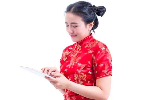 Side view portrait of Beautiful Young asian woman wear chinese dress traditional cheongsam or qipao using modern digital tablet, Concept buying digital online, technology, isolated on white background — Stock Photo, Image