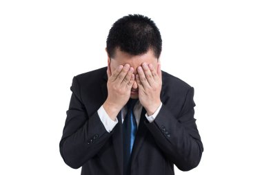 Beyaz arka plan üzerinde izole bir baş ağrısı ile işadamı altında vurguladı. Kafasını intihar düşünceleri olan taraftan dinlenme hayal kırıklığına kasvetli genç adam. İnsani duygular yüz ifadesi, sorunlu,