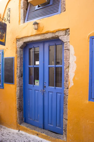 Bella porta d'epoca, vecchio legno, antiquariato — Foto Stock