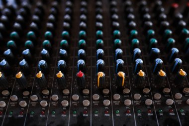 Ses karıştırma konsolu dj karıştırıcı sesi