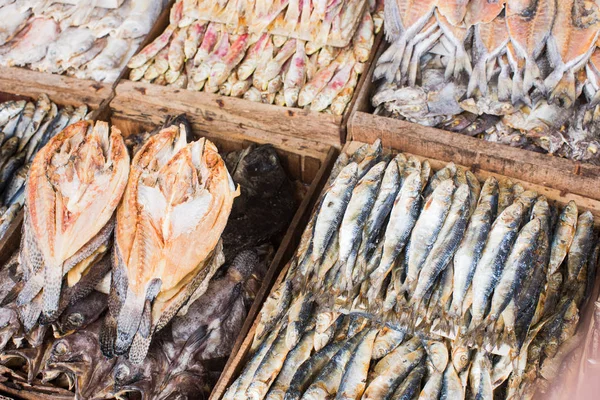 Pescado seco en un mercado — Foto de Stock