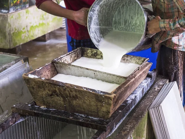 Processing of raw rubber — Stock Photo, Image