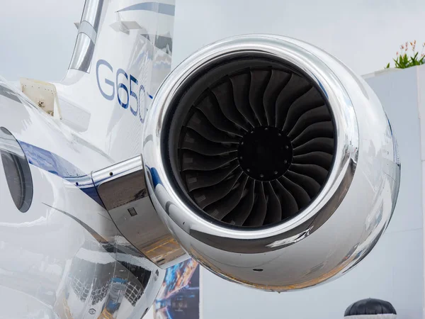 Singapur - 4 Şubat 2018: Kuyruk uçak ve Gulfstream G650er iş jeti Singapur Havacılık Fuarında Singapur Changi sergi merkezi sırasında ekranda motoru.