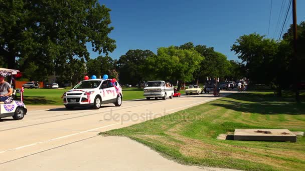 Fourth of July parade in Double Oak Texas. — Stock Video