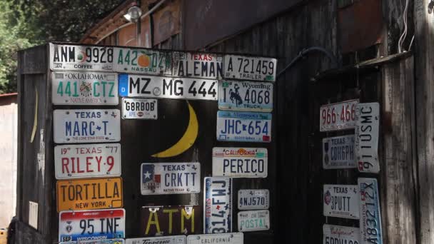 Luckenbach Texas memorabilia. — Stockvideo