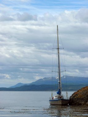 Bir bulutlu yelken gün