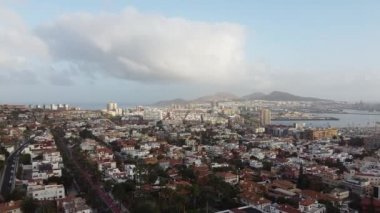 Las Palmas şehri, uzaktan kumandalı hava aracı görüntüleri. Büyük Kanarya, İspanya
