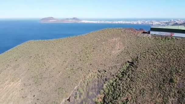 Video Línea Costera Gran Canaria Vuelo Través Colinas Vulcanas Hermosa — Vídeo de stock