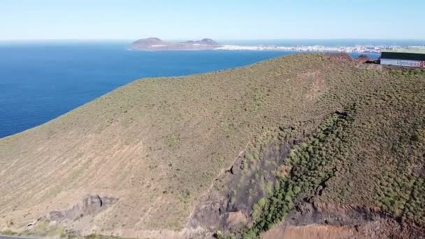 Grand Canaria Daki Sahil Şeridi Görüntüleri Volkanik Tepeler Üzerinden Uçuş — Stok video