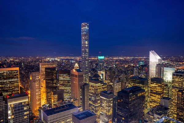 Panoramę Nowego Jorku z miejskie wieżowce w nocy — Zdjęcie stockowe