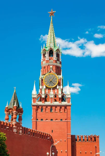 Stunden auf dem Spasski-Turm des Moskauer Kremls, Russland — Stockfoto