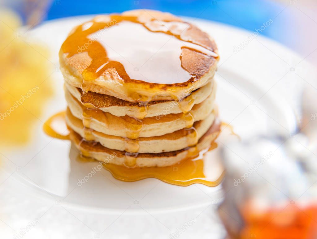 Pancakes with maple syrup 