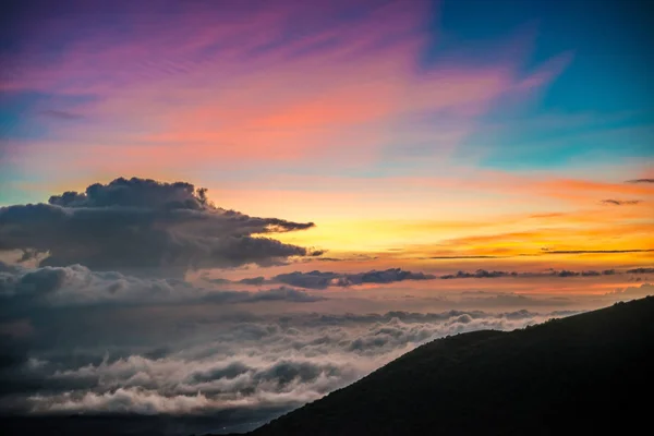 Vackra levande solnedgång på Mauna Kea, Hawaii — Stockfoto