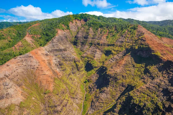 Vue aérienne imprenable sur les jungles spectaculaires, Kauai, Hawaï — Photo