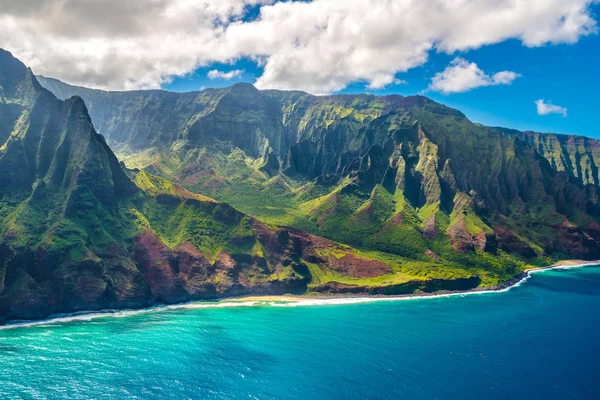 Vista sulla costa di Na Pali sull'isola di Kauai alle Hawaii — Foto Stock