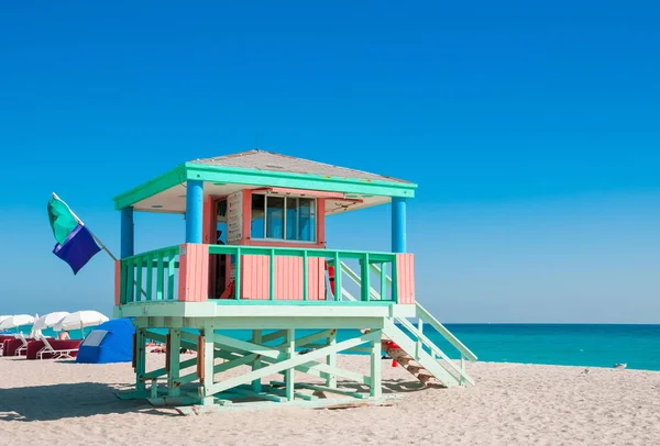 サウスビーチ、マイアミビーチ、フロリダ州のライフガード タワー — ストック写真