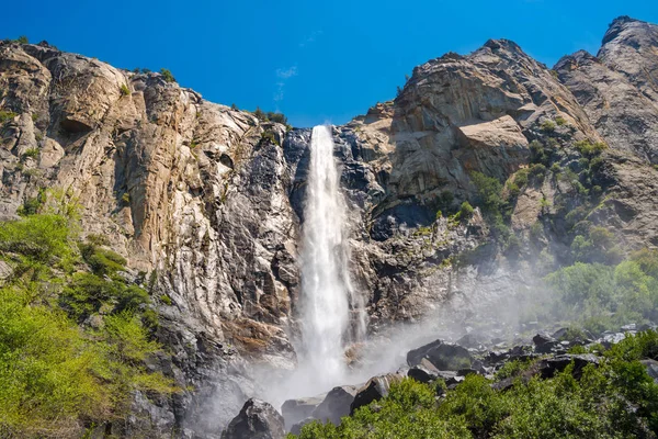 Yosemite Vadisi'nden - Yosemite ulus ikonik Bridalveil düşüyor