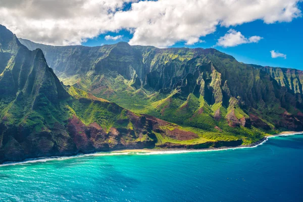 Vista sulla costa di Na Pali sull'isola di Kauai alle Hawaii Foto Stock Royalty Free