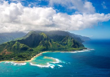 Hawaii Kauai Adası'Na Pali kenarı göster