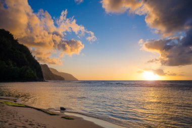 Sunset of the Na Pali coast from Ke'e Beach on north of Kauai, Hawaii, USA clipart
