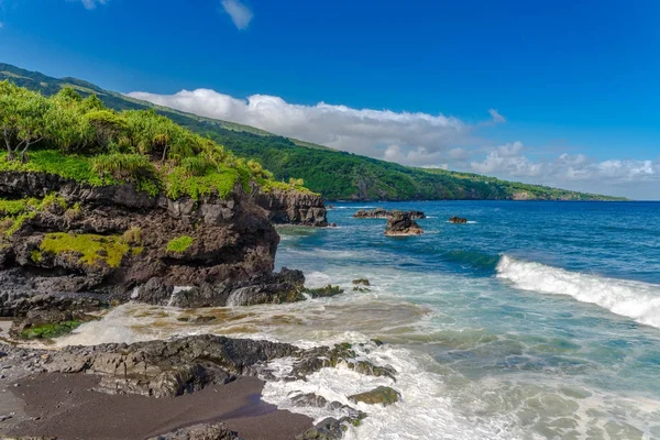 Maui Hawaii Usa-skalnaté pobřeží na jižním pobřeží — Stock fotografie