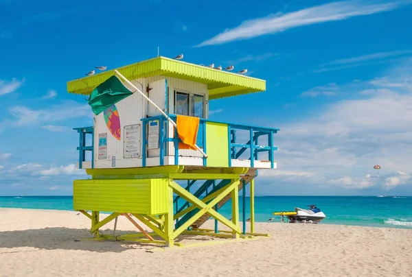 Rettungsschwimmturm am Südstrand, Miami Beach, Florida — Stockfoto