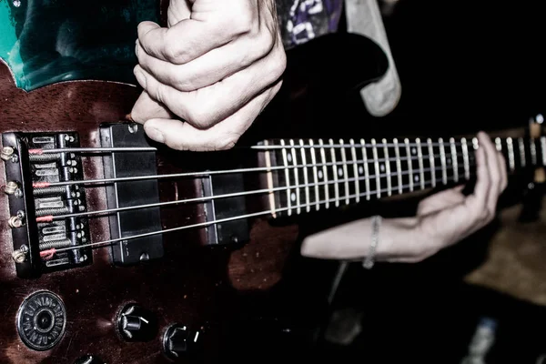 Baixo-guitarrista — Fotografia de Stock