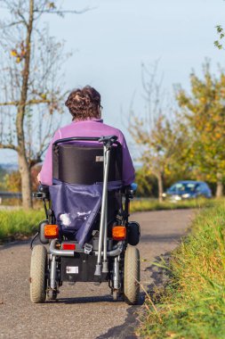 Motorlu tekerlekli sandalye