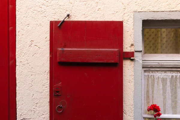 Red wooden wall with — Stock Photo, Image